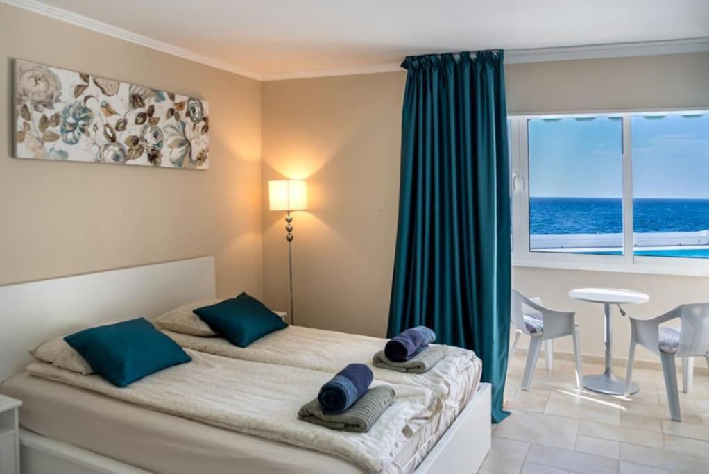 First Line Ocean View Apartment