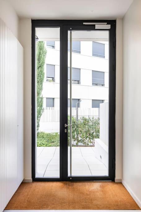 Apartment By The With Pool And Private Parking