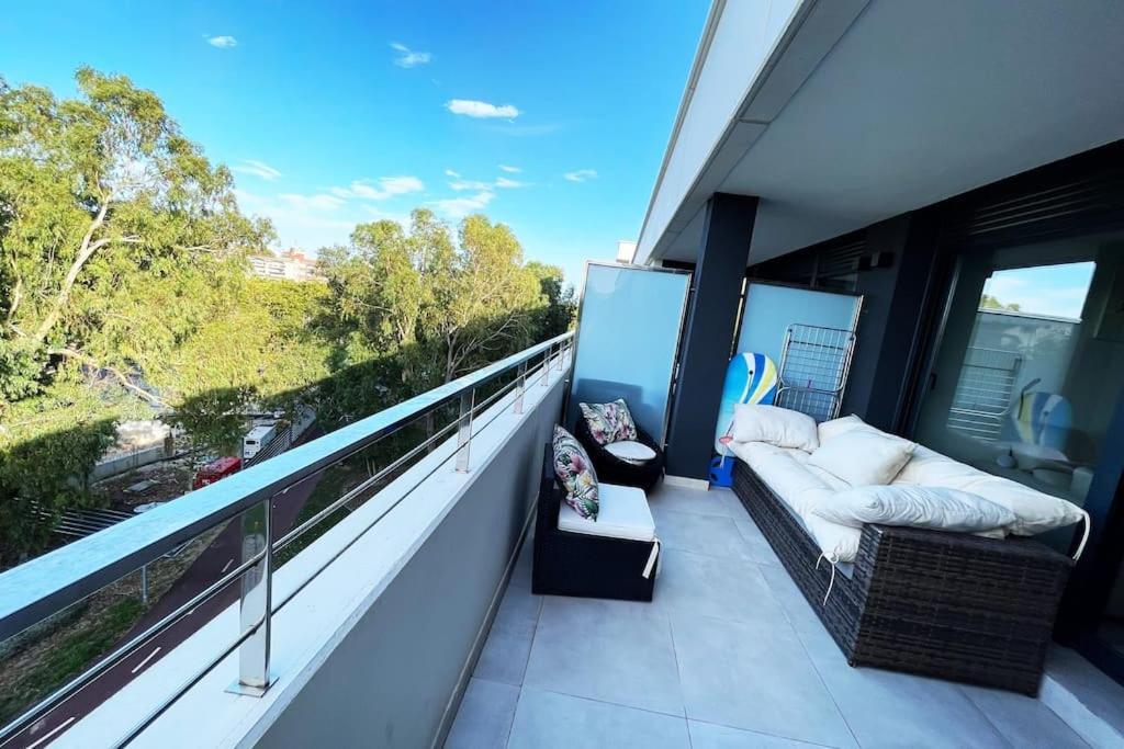 By The With Pool And Private Parking