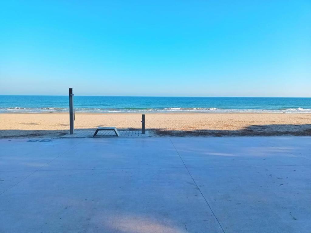 Completo Delante De La Playa