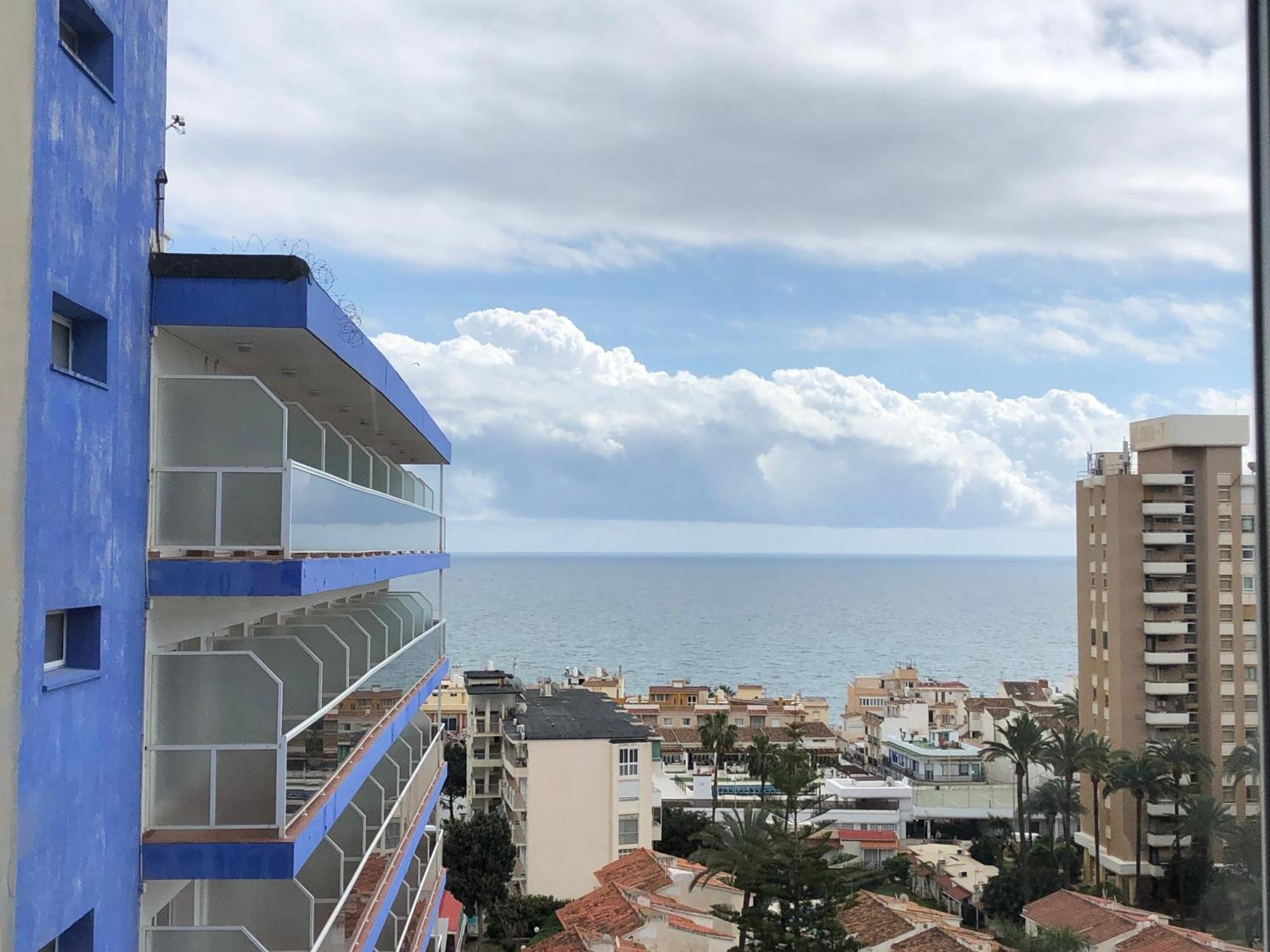 Inviting With Sea View Apartment