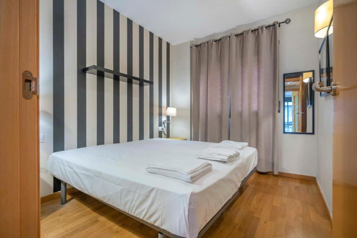 Modern And Bright In Eixample 5-2 Apartment *