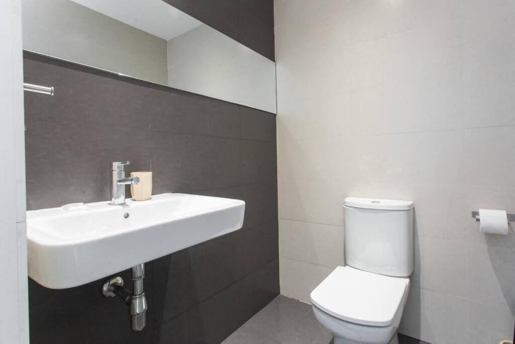 Apartment 4bedroom With Balcony In Ramblas 3-2