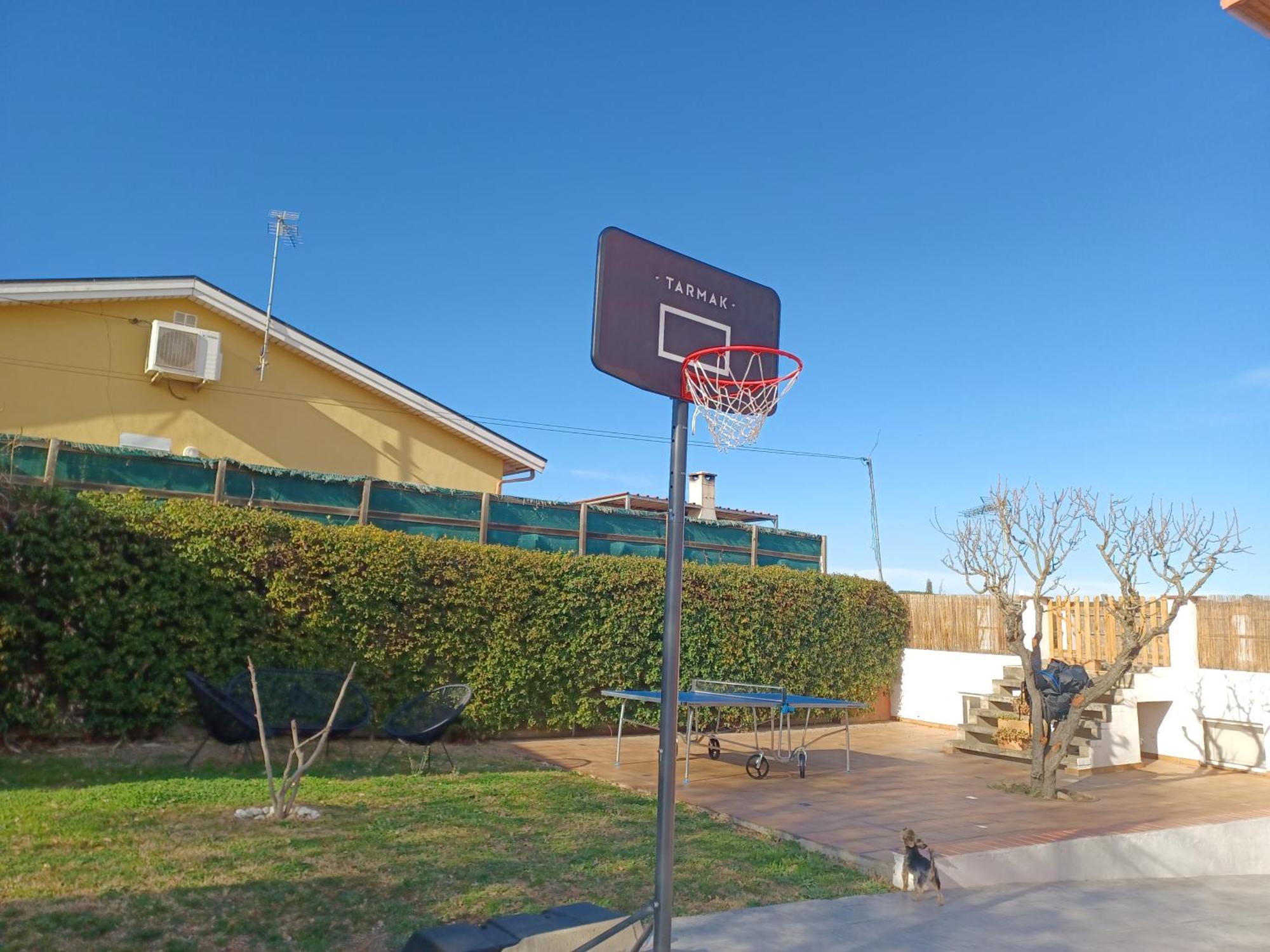 Сasa de vacaciones Piscina De Sal Barbacoa Wifi, Parking Gratis, 3 Min Pga Casa El Roble Gerona