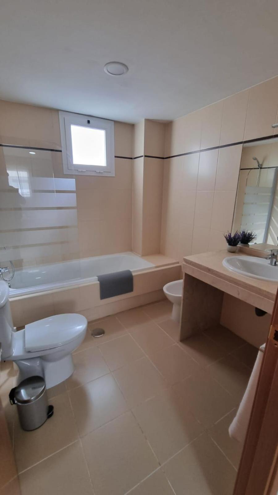Moderno 3 Dormitorios, Garaje Y Piscina
