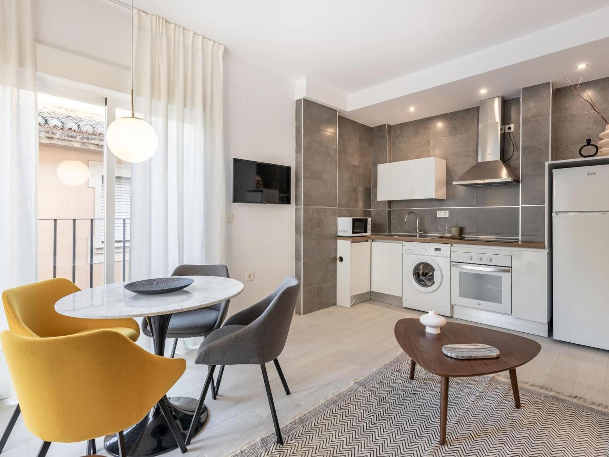 Stylish And Elegant 1 & 2 Bedroom Ii *