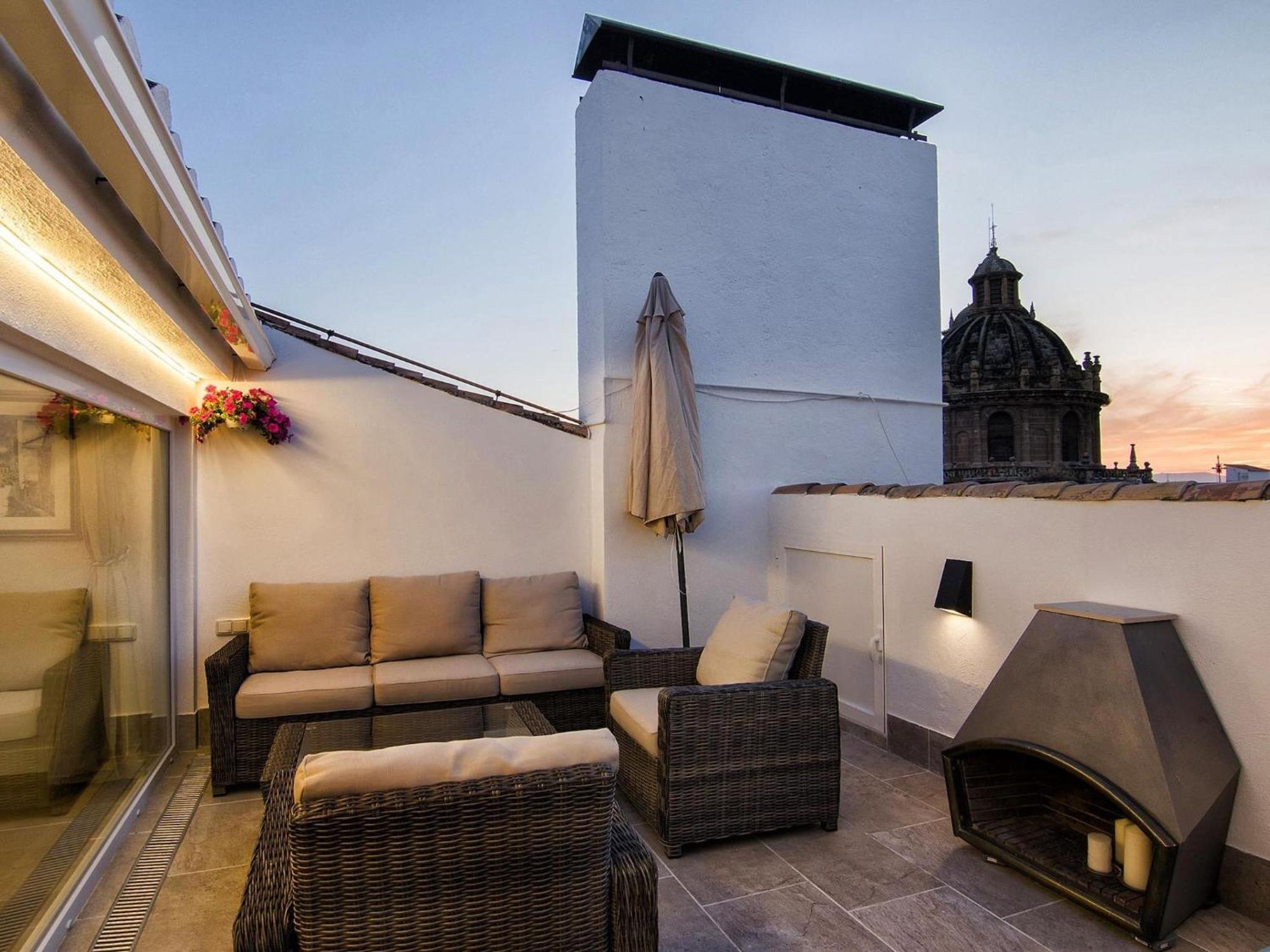 Chezmoihomes Premium Loft Private Terrace Apartment *