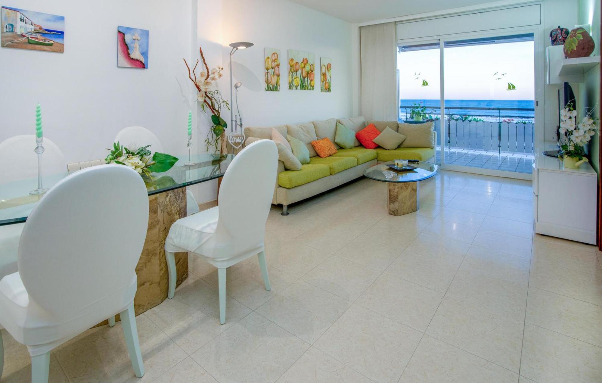 3 Bedroom Nice In Apartamento Cubelles