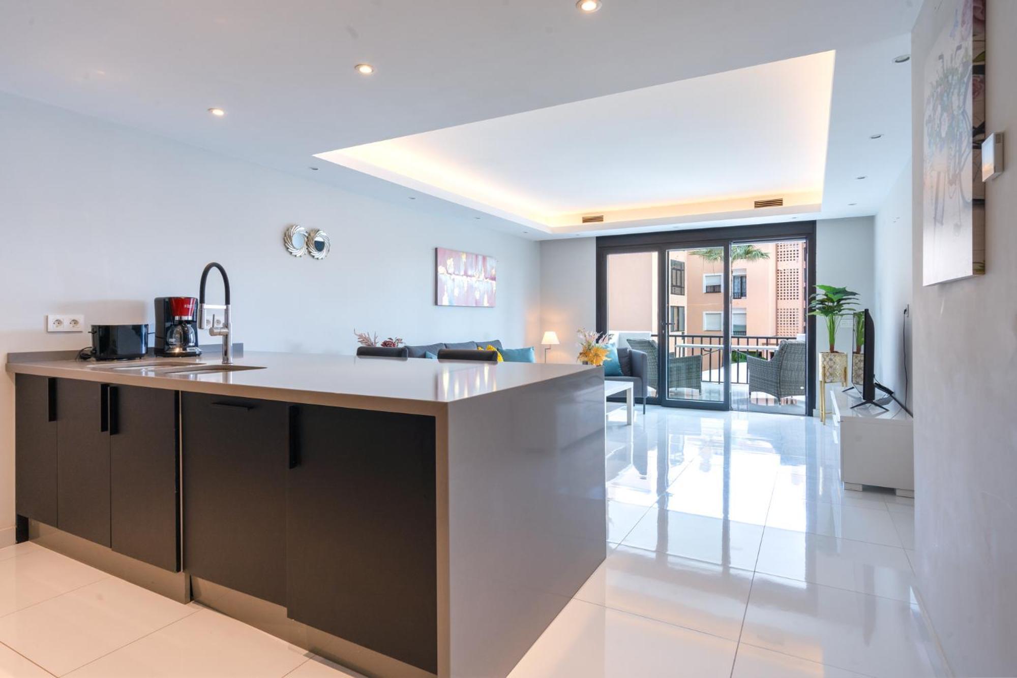 Puerto Banus Two Bedroom Luxurious With Parking Apartment