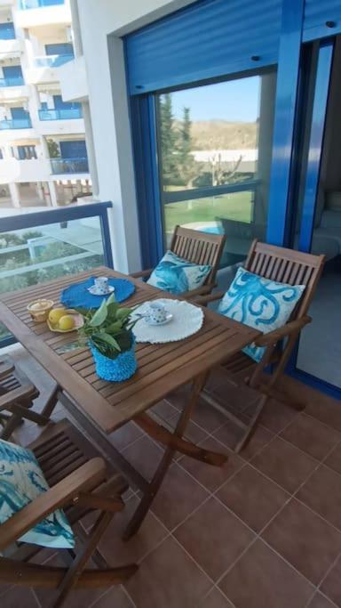 Apartment White & Blue Village