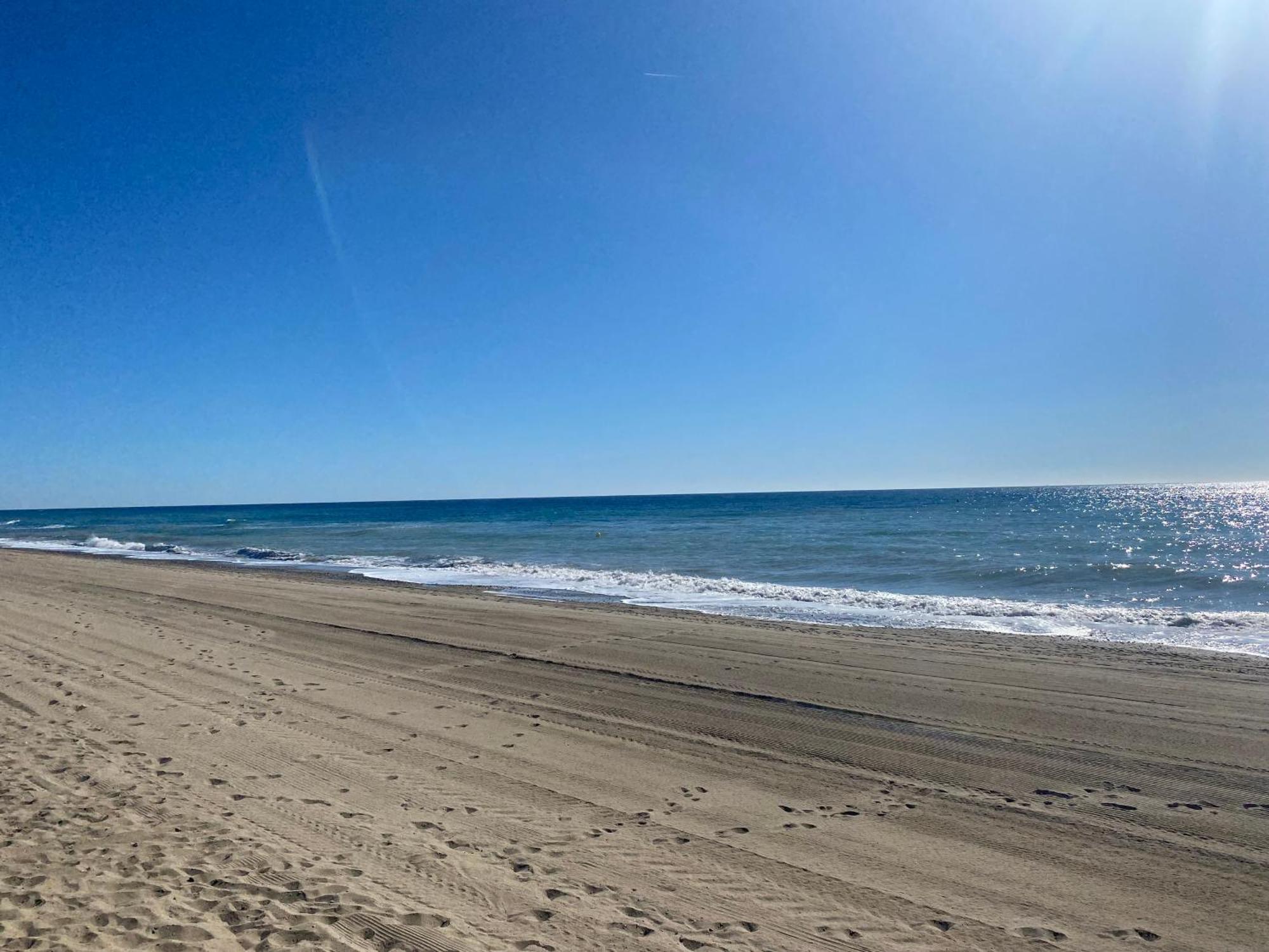 Bahia De Beachfront 2 Bedroom * Marbella