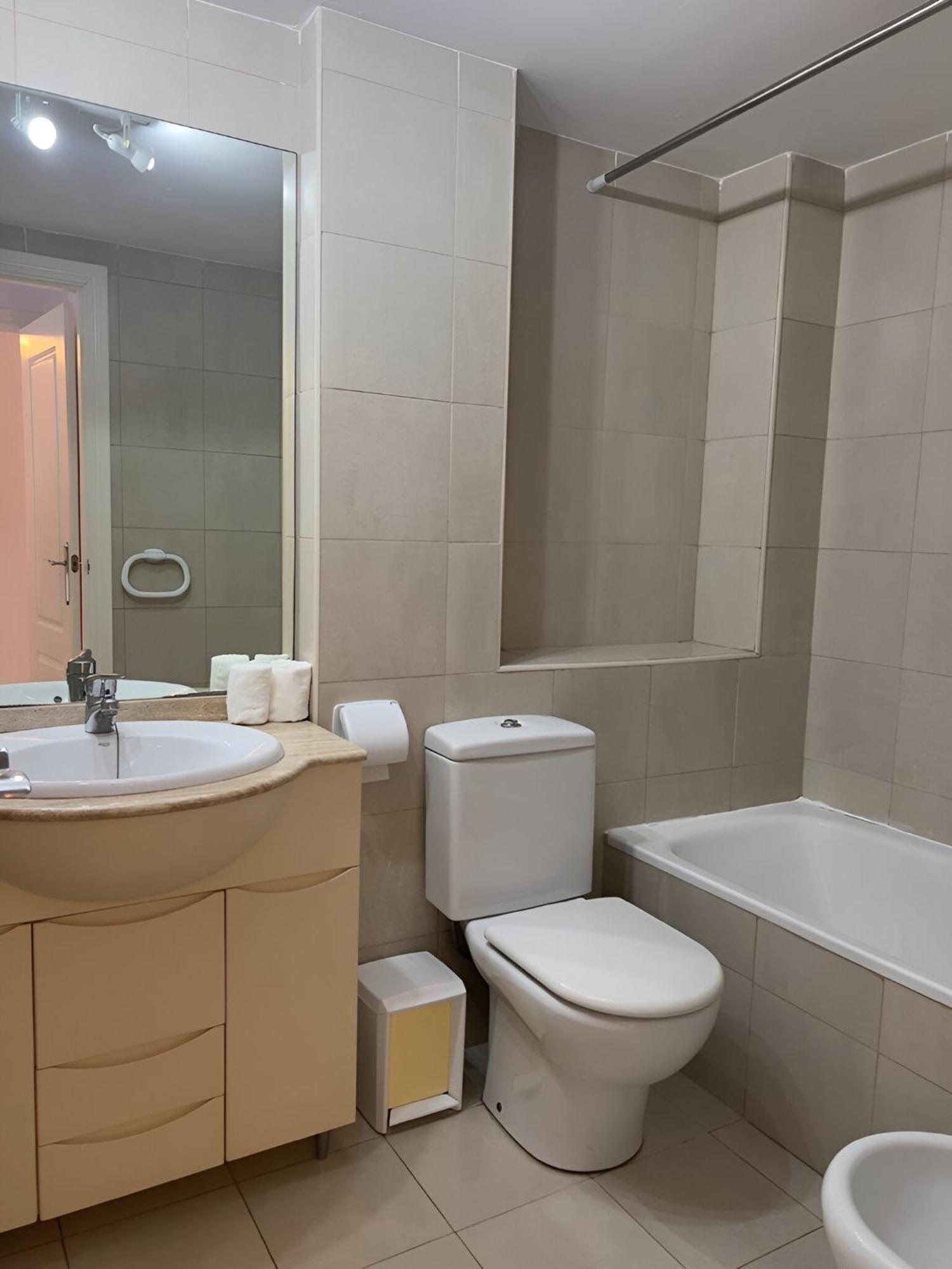 Con Piscina En Residencial Mediterraneo By Alterhome Apartment