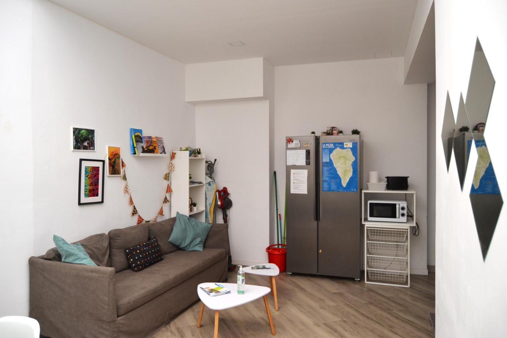 Pensión With Private Bathroom - Out Of Blue