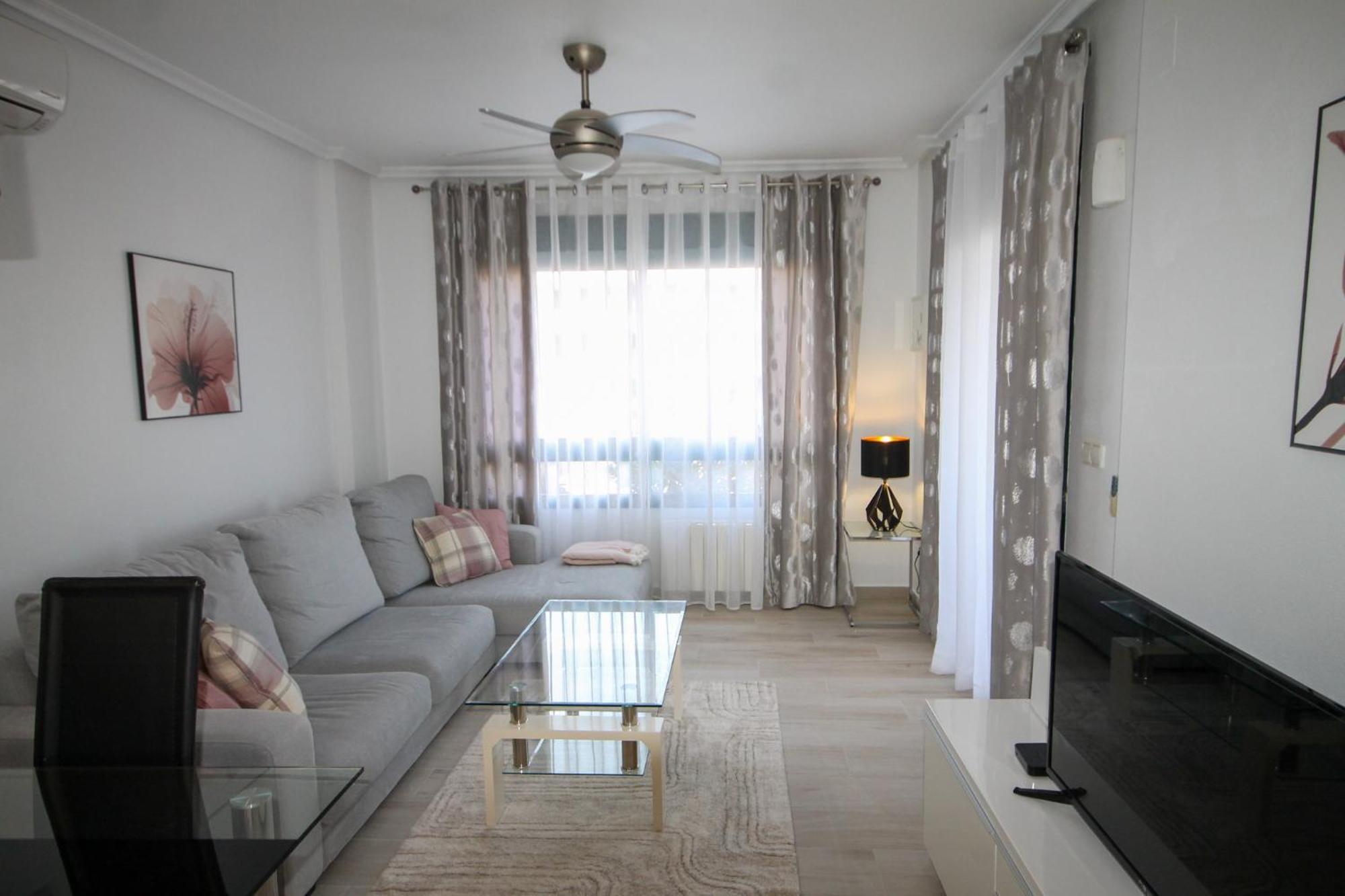 Luxury 2 Bed, 2 Bath With Sea View, Heating And New Bathrooms. Apartamento