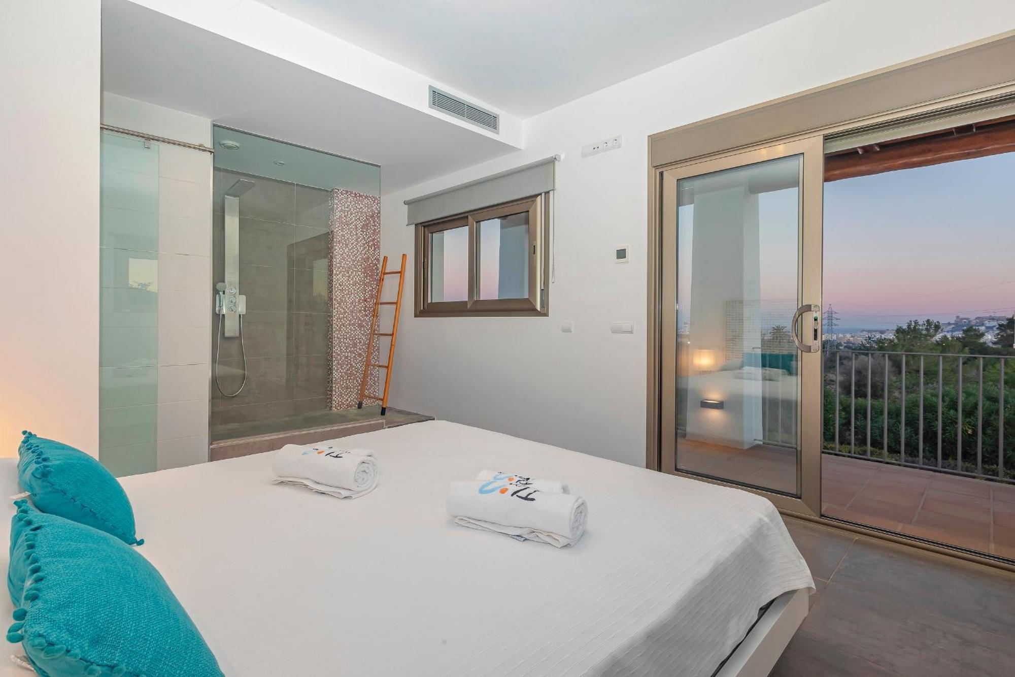 In Sleeps 10 To 12 Guests * Ibiza Town