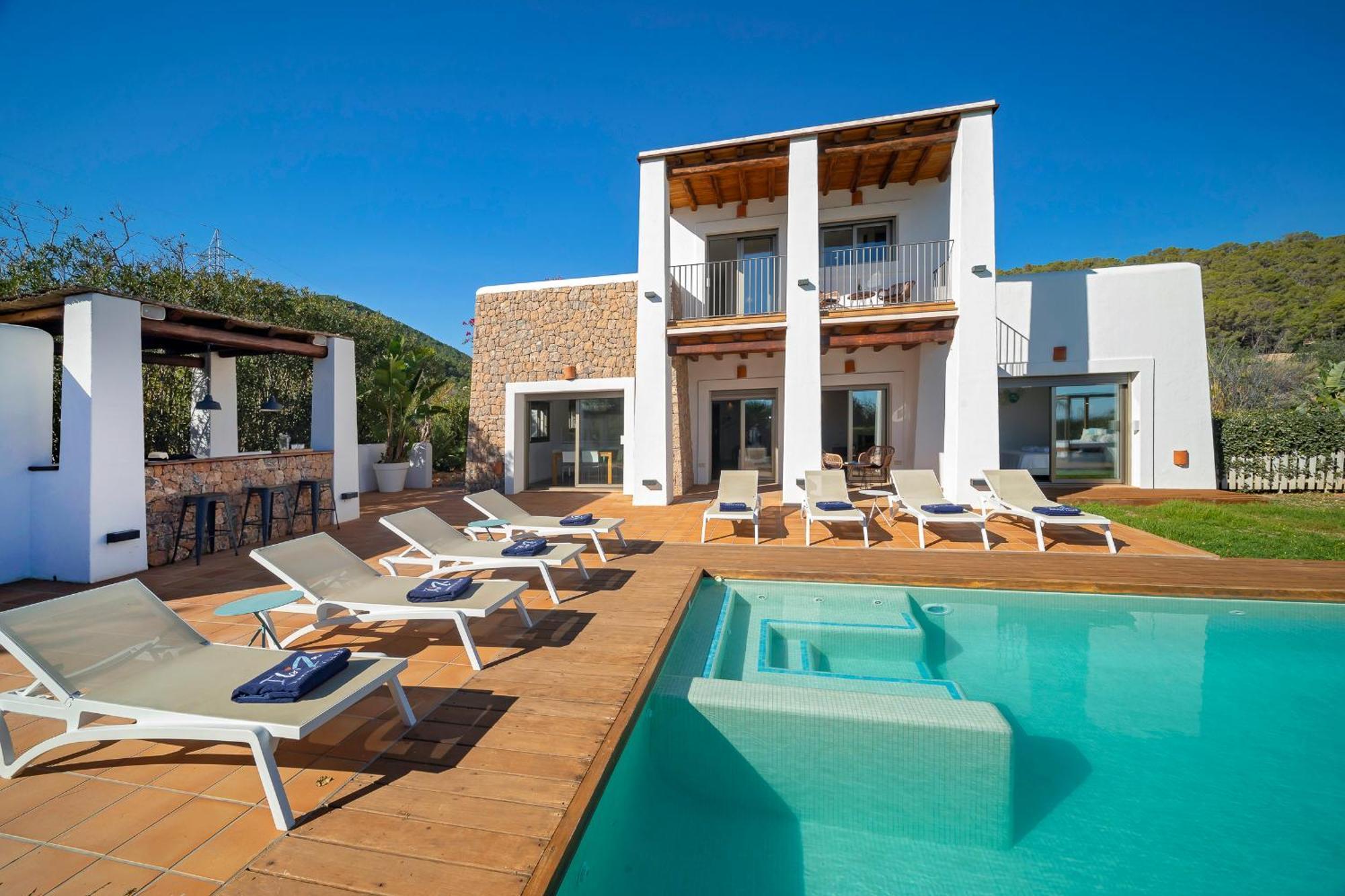 Villa In Sleeps 10 To 12 Guests Ibiza Town