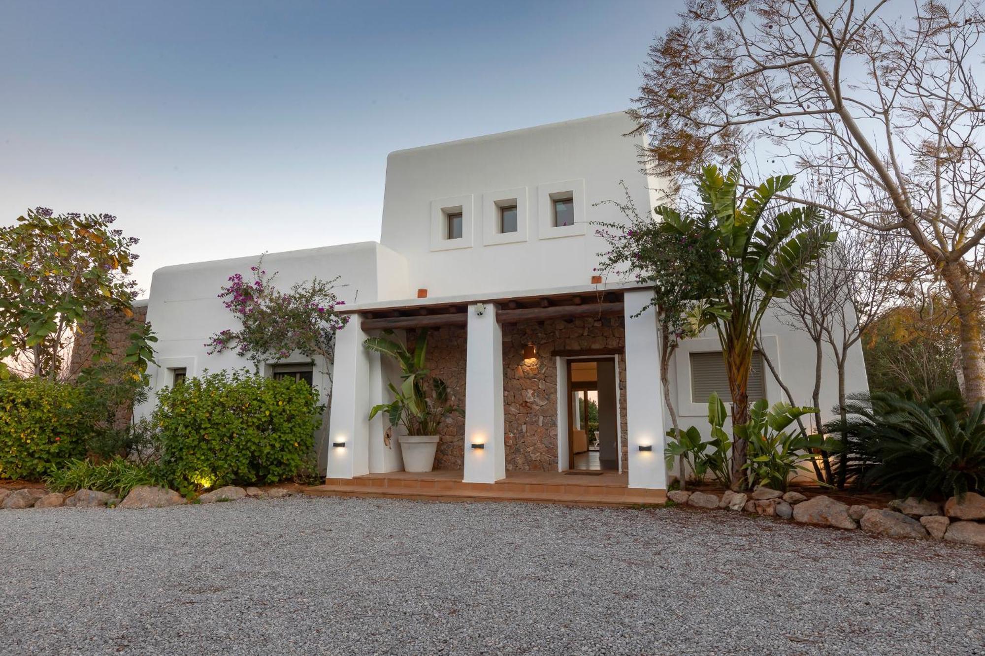 Villa In Sleeps 10 To 12 Guests