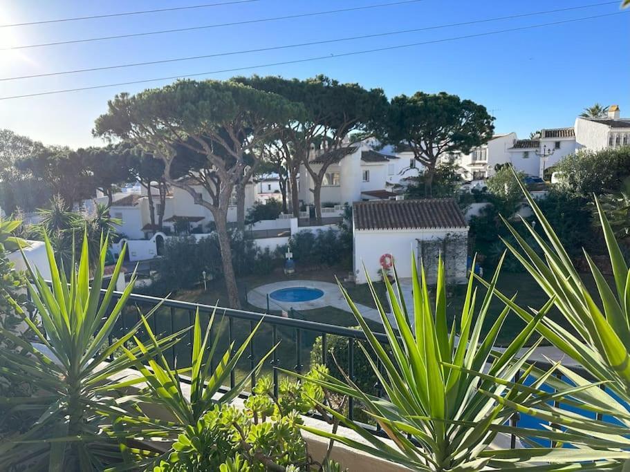 Apartment Rooftop Oasis At Ocean Point Calahonda - Just Few Steps Away From The Beach, Restaurants & Shops