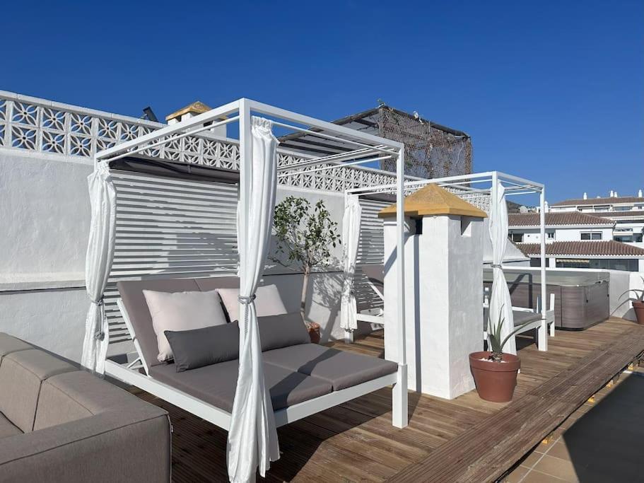 Rooftop Oasis At Ocean Point Calahonda - Just Few Steps Away From The Beach, Restaurants & Shops Apartment *