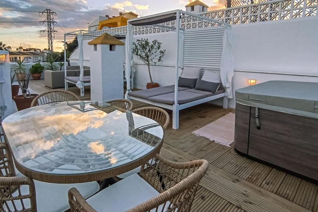 Rooftop Oasis At Ocean Point Calahonda - Just Few Steps Away From The Beach, Restaurants & Shops Apartment
