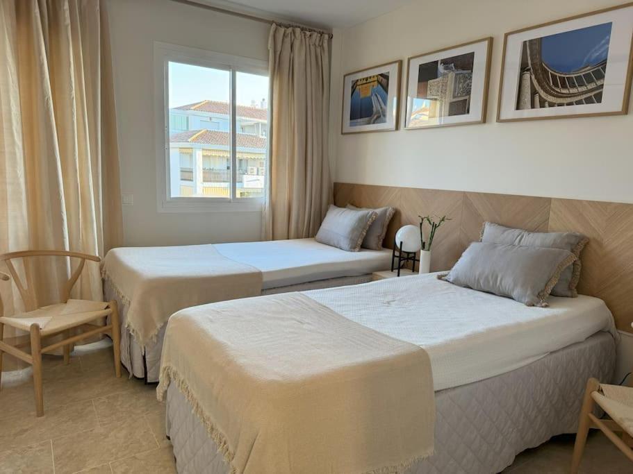 Apartment Rooftop Oasis At Ocean Point Calahonda - Just Few Steps Away From The Beach, Restaurants & Shops Sitio de Calahonda
