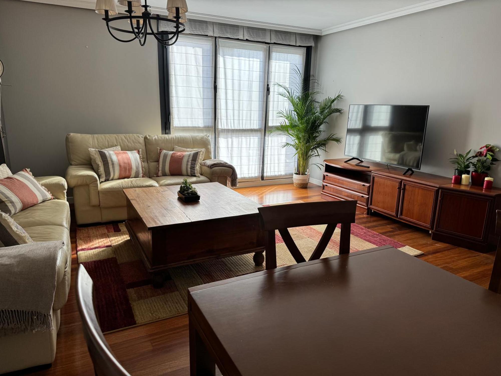 Sunny Apartment, Near Coast. Leioa