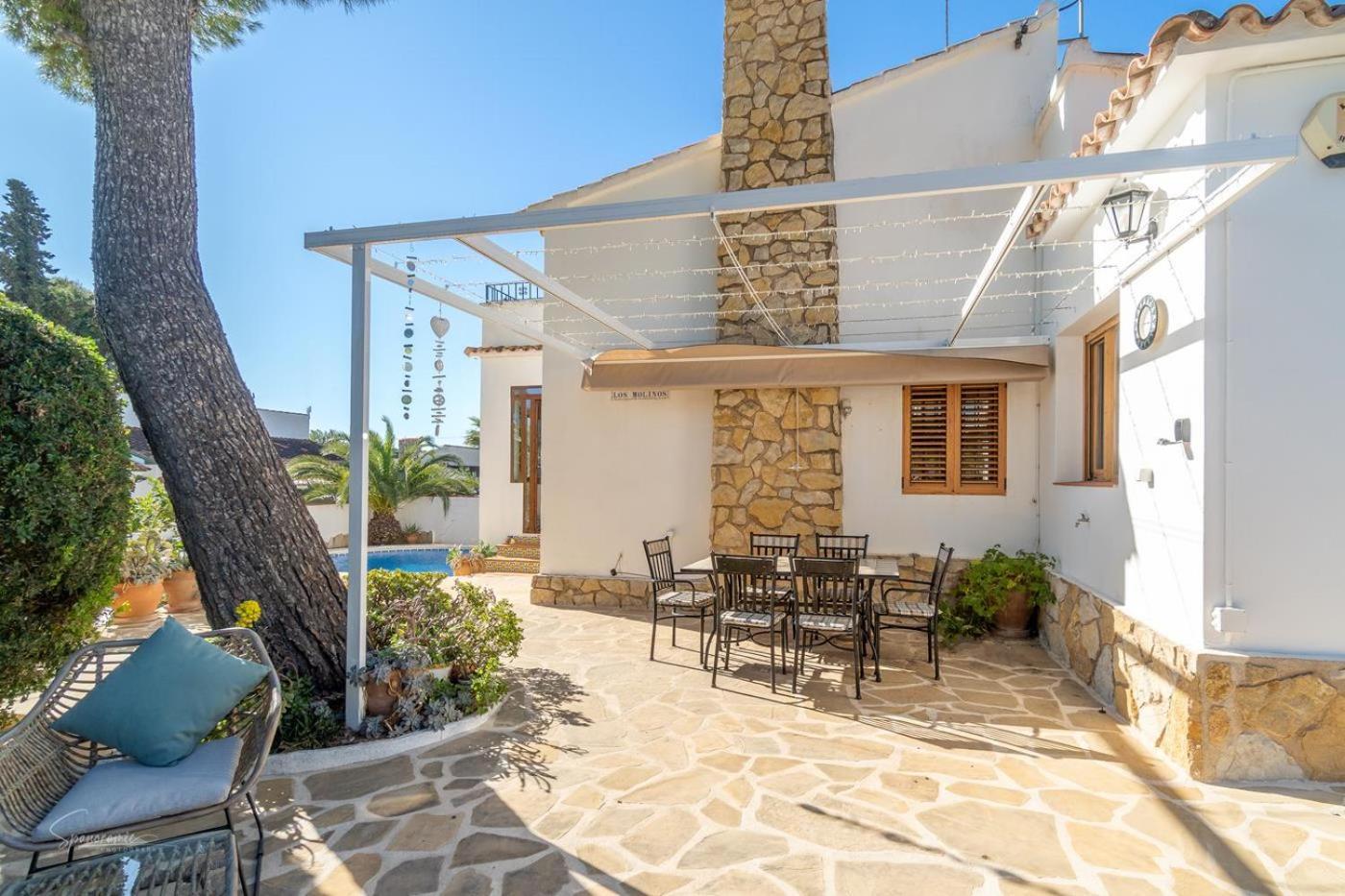 Molinos - By Aldertons Villa