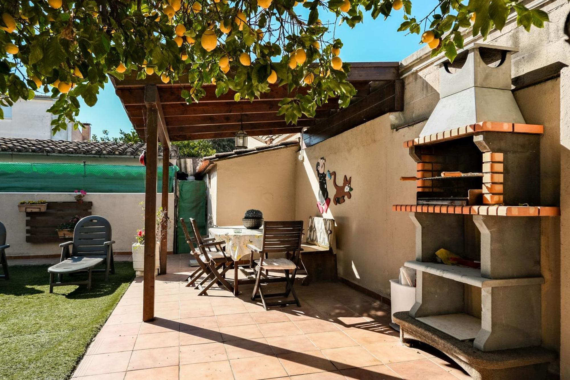 Cals Avis Casa Con Jardin En *