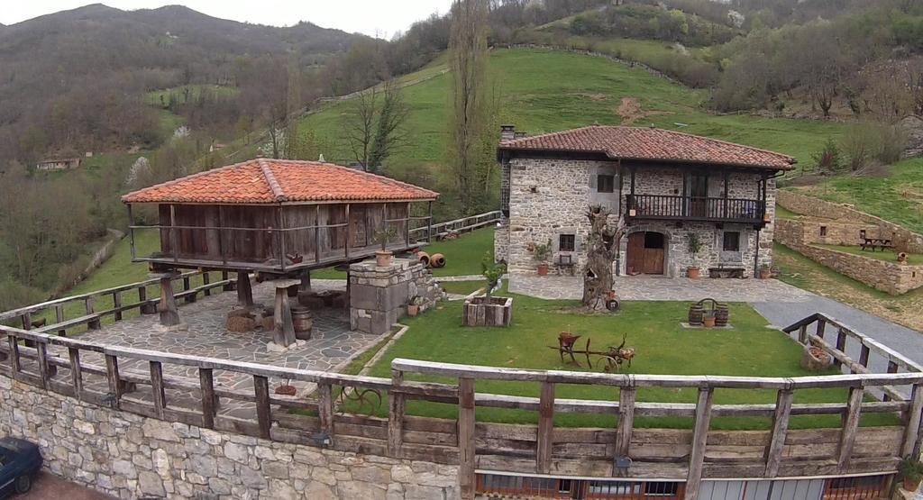 Casona De El Castañíu Hotel Serrapio