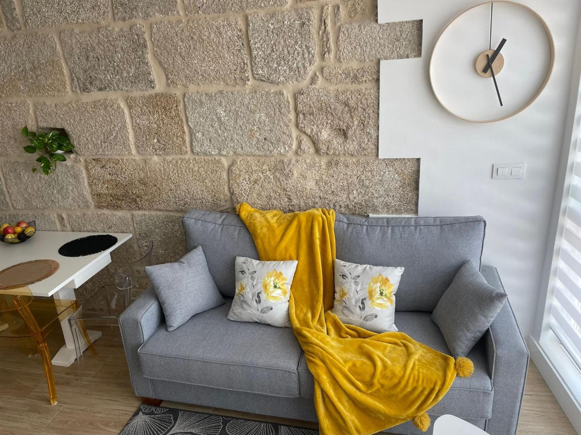 Almuina Apartment *
