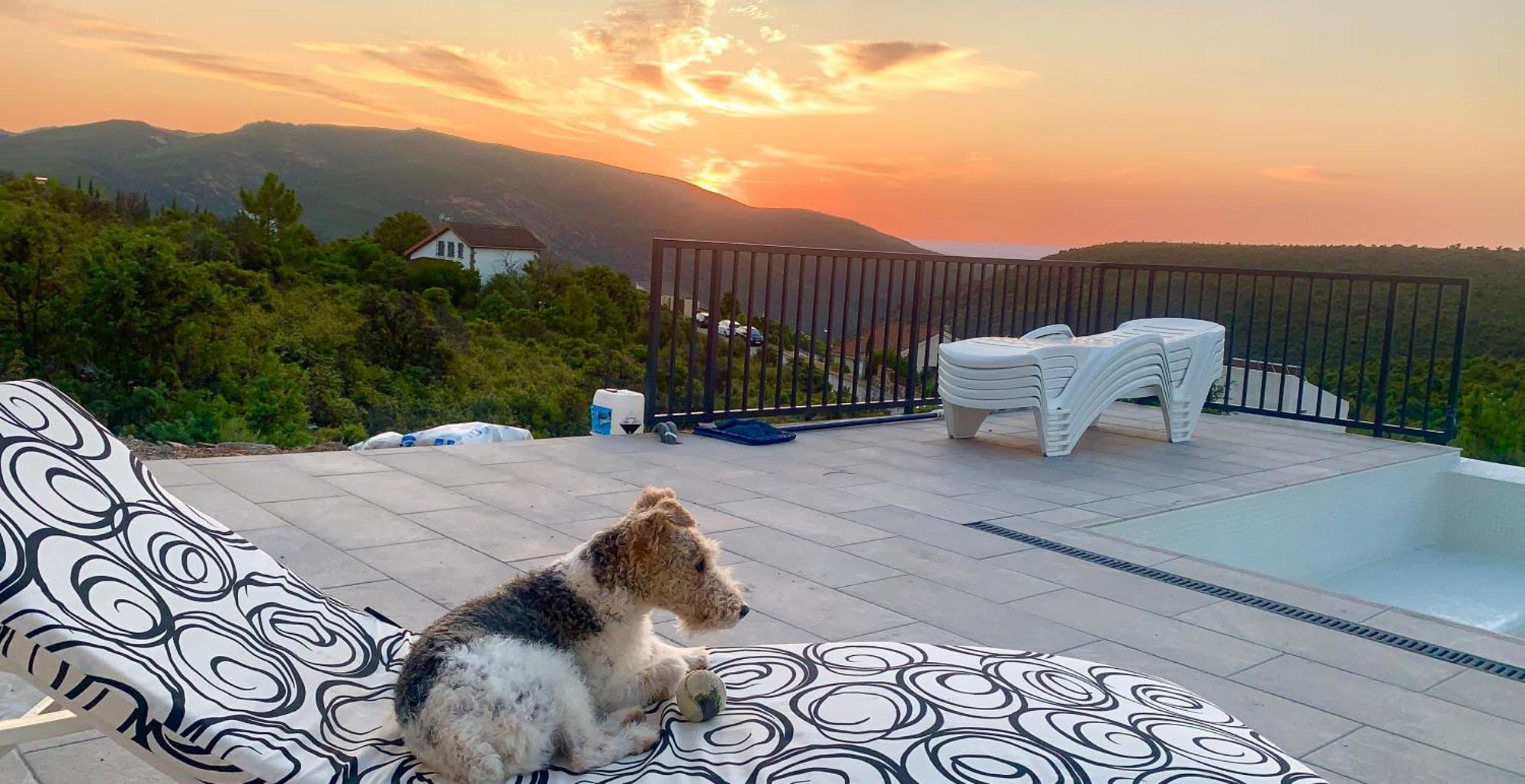Villa Nuevo En La Montana, Con Chimenea