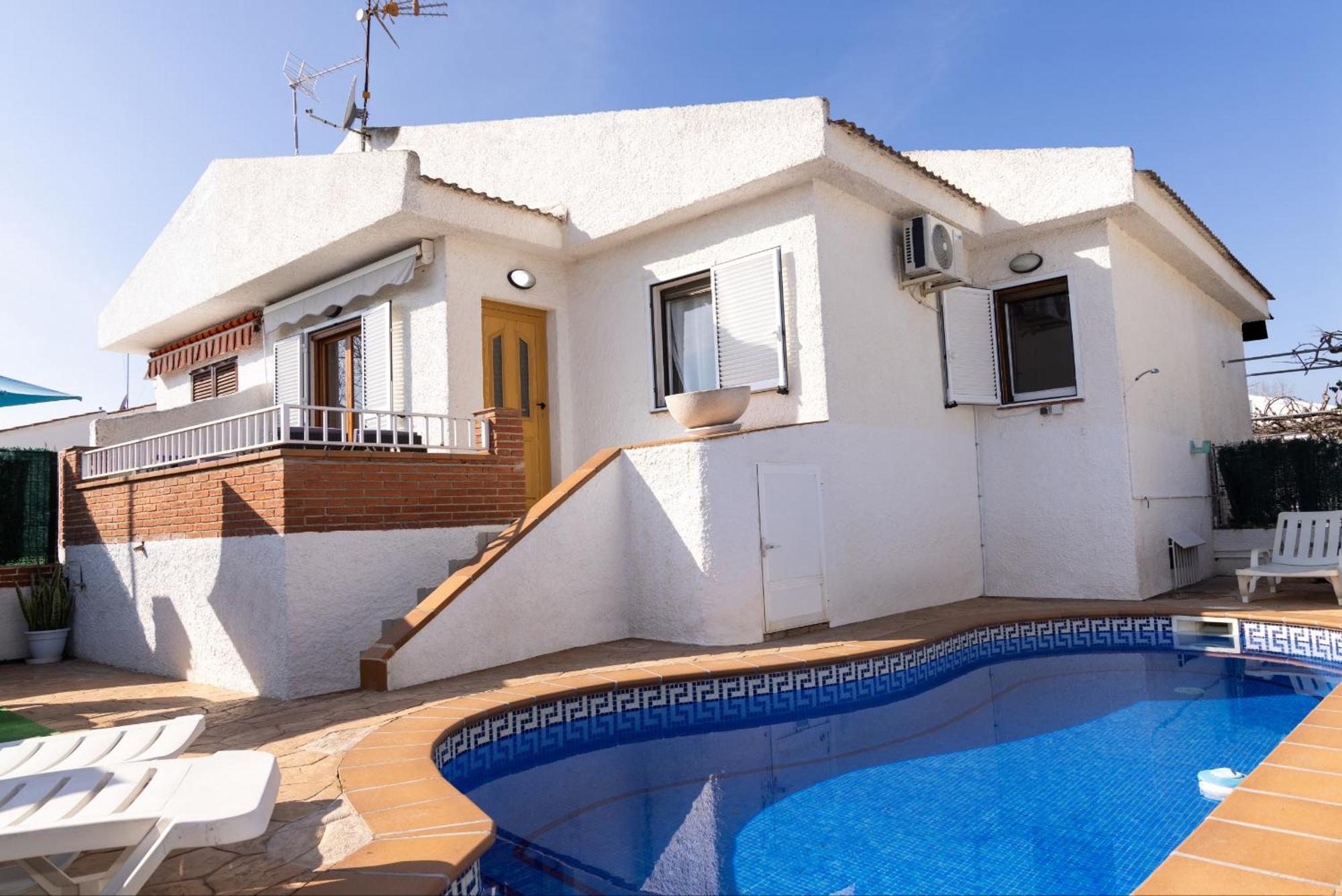 Holiday home Camins - Casa En Con Piscina Privada Riumar