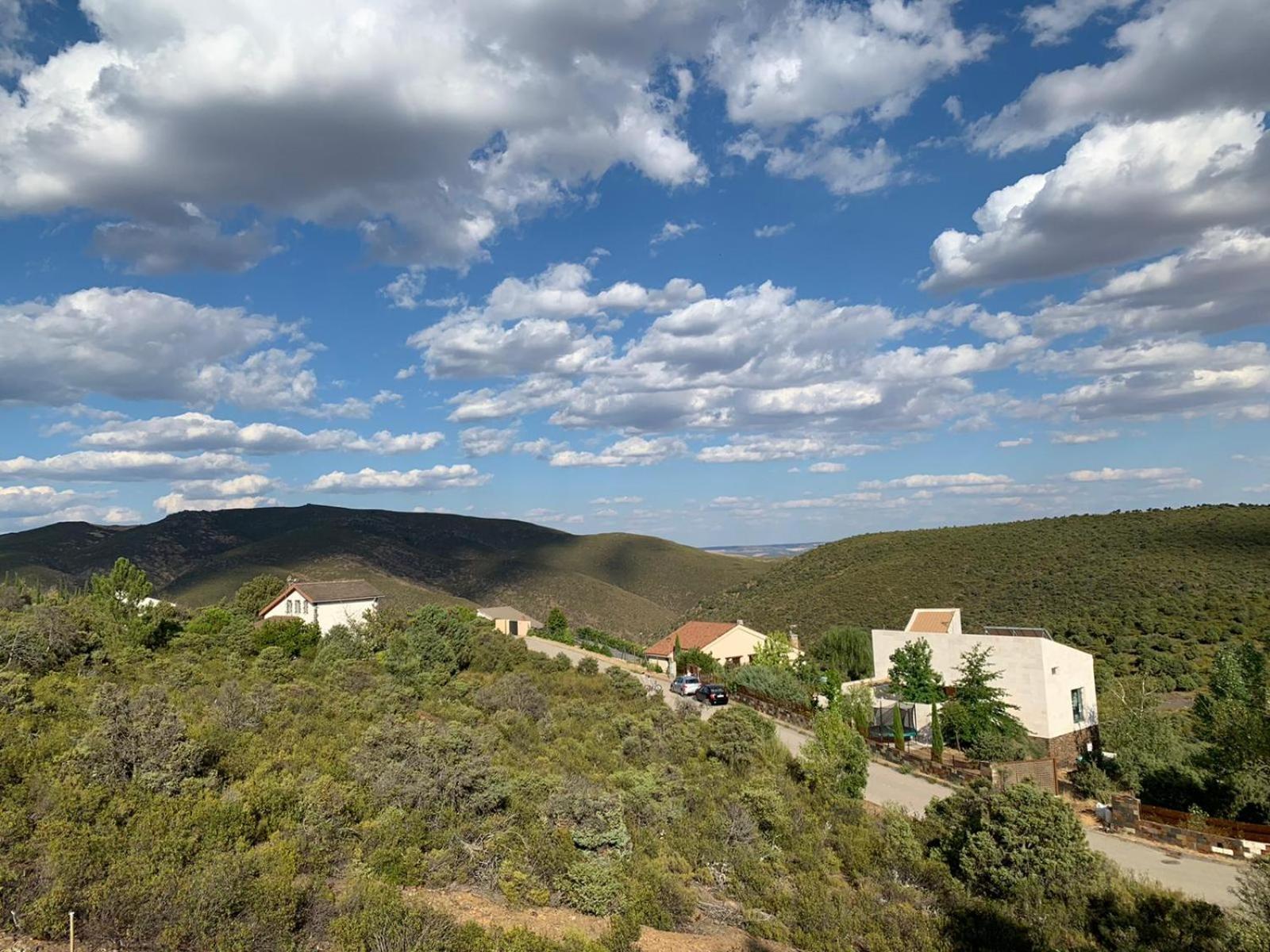 Nuevo En La Montana, Con Chimenea Villa