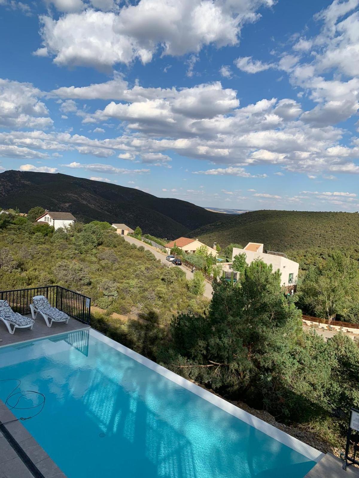 Villa Nuevo En La Montana, Con Chimenea *