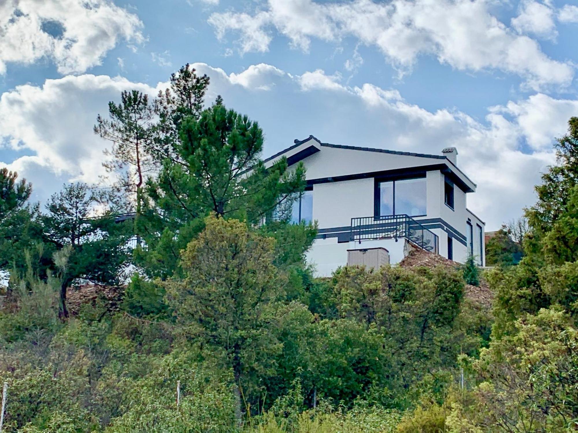 Villa Nuevo En La Montana, Con Chimenea