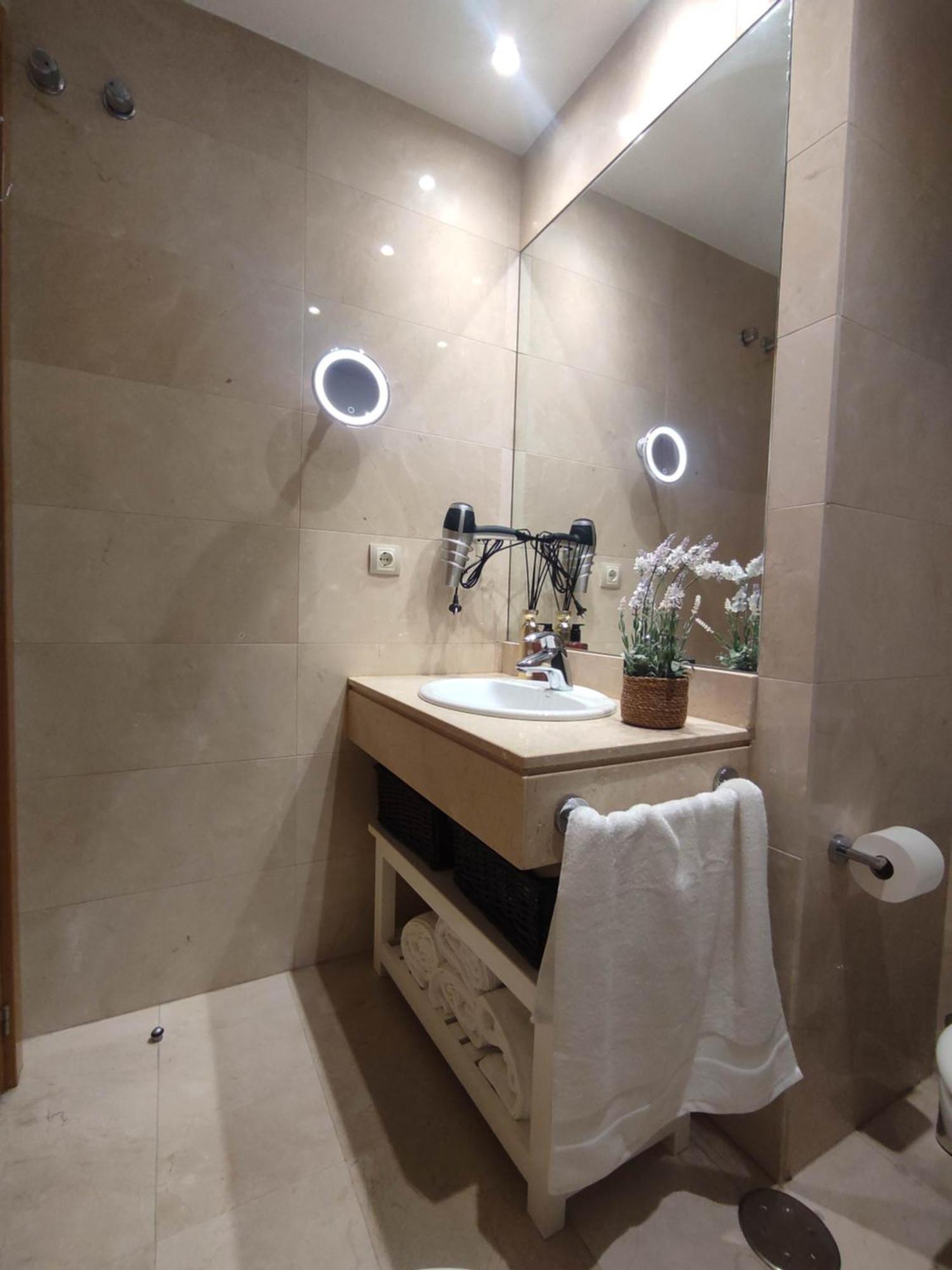 Apartamento Atico Mirador Del Naranco, Parking Gratuito, Wifi, Zona Residencial Oviedo