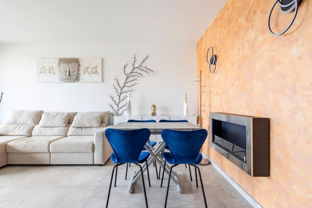 By The With Pool And Private Parking Cambrils