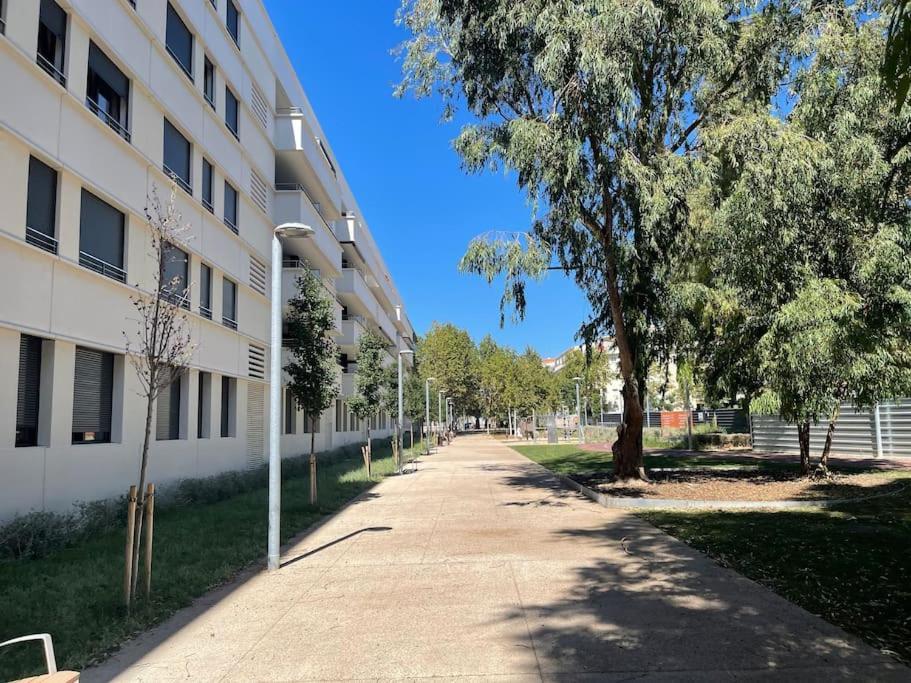 Apartment By The With Pool And Private Parking *