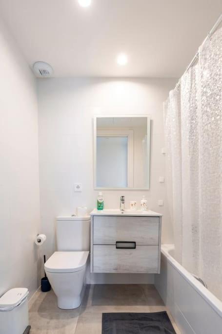 By The With Pool And Private Parking Apartment