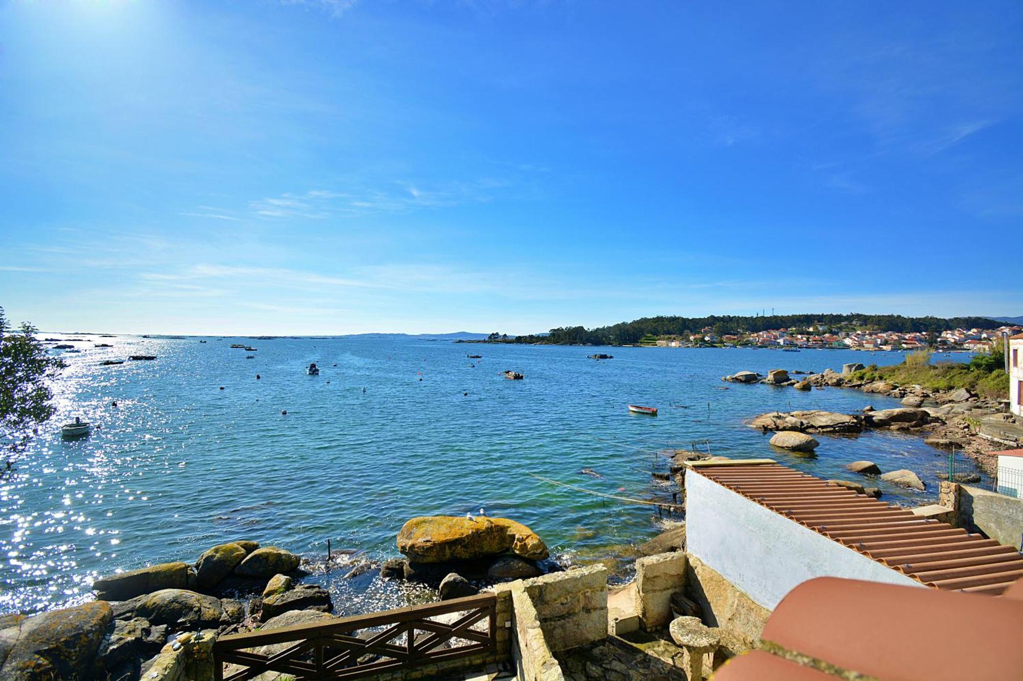 Galihost - Casa Banada Por El Mar En *