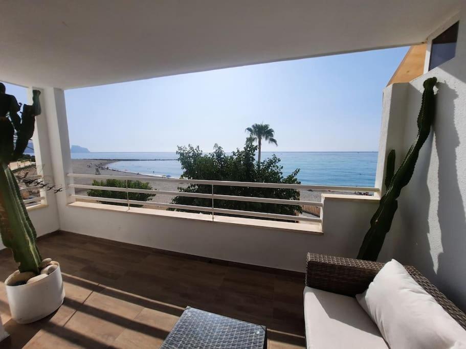 Con Acceso Directo Al Mar En Y Parking Apartamento