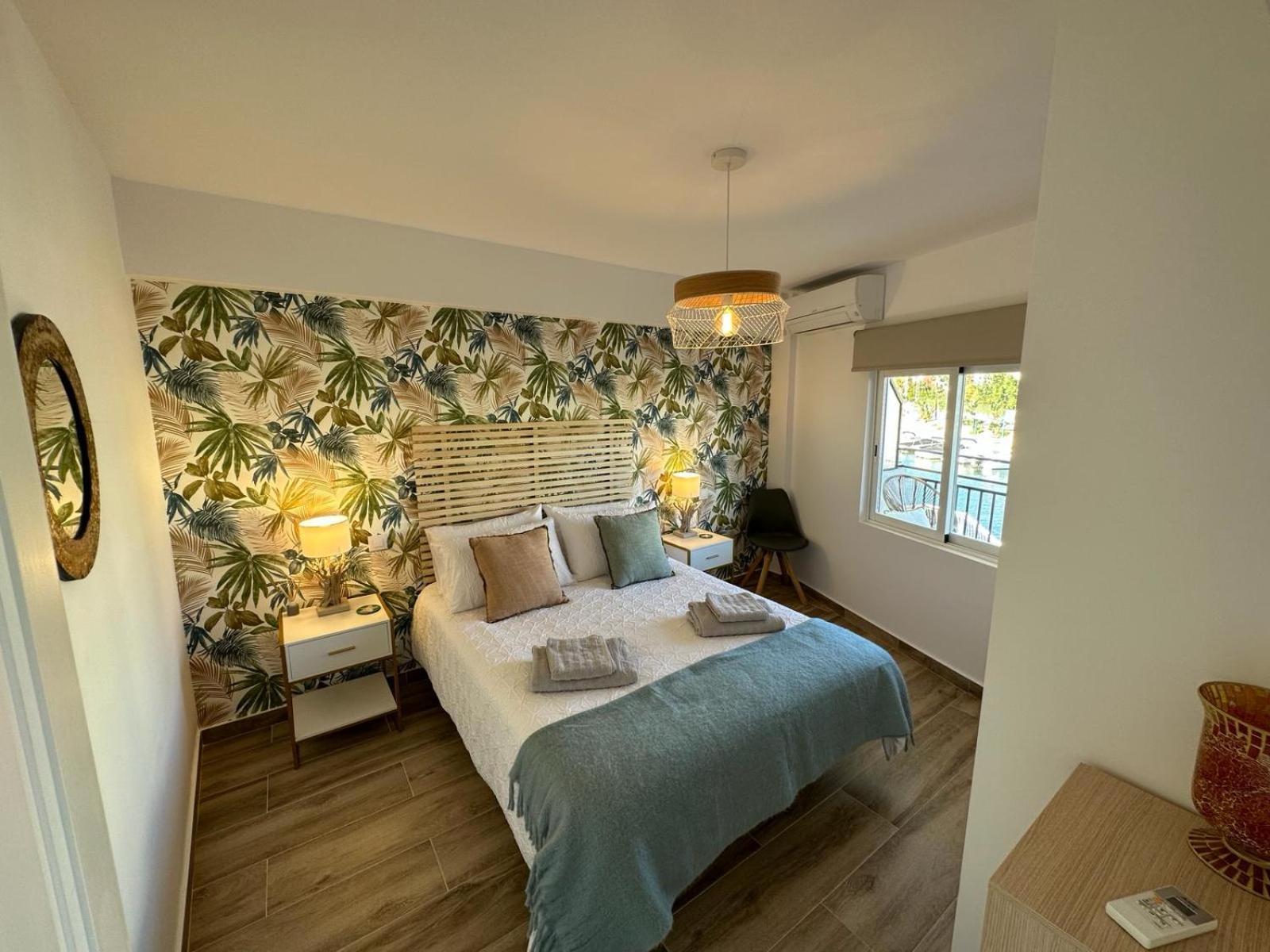 Apartment Waterfront 3 Bed Apartment, 90m From The