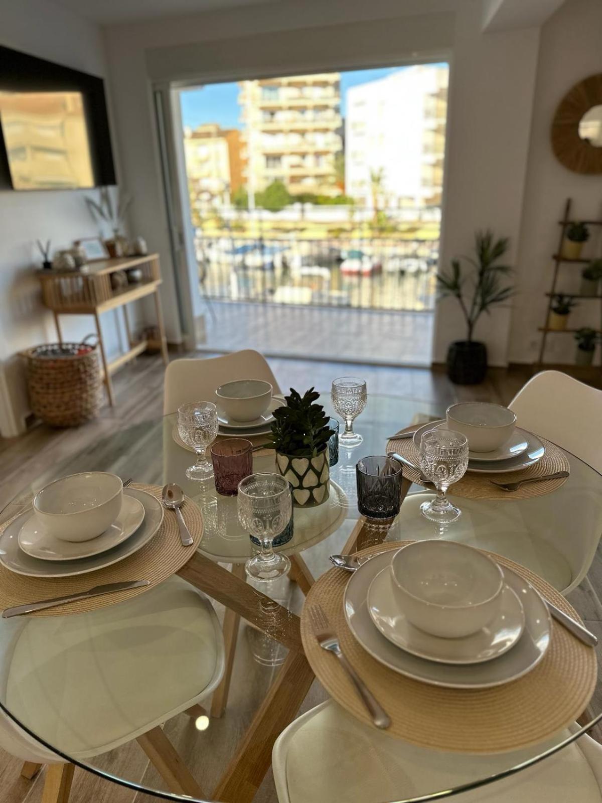 Apartment Waterfront 3 Bed Apartment, 90m From The *