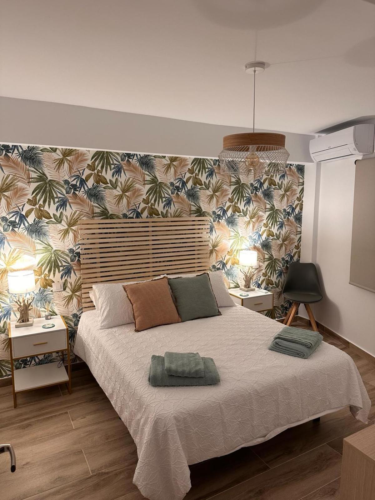 Waterfront 3 Bed Apartment, 90m From The Apartment Platja de Larenal