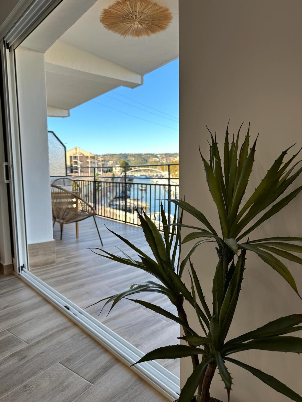 Waterfront 3 Bed Apartment, 90m From The Apartamento