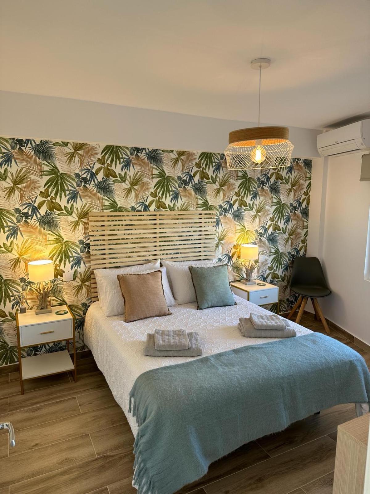 Waterfront 3 Bed Apartment, 90m From The *