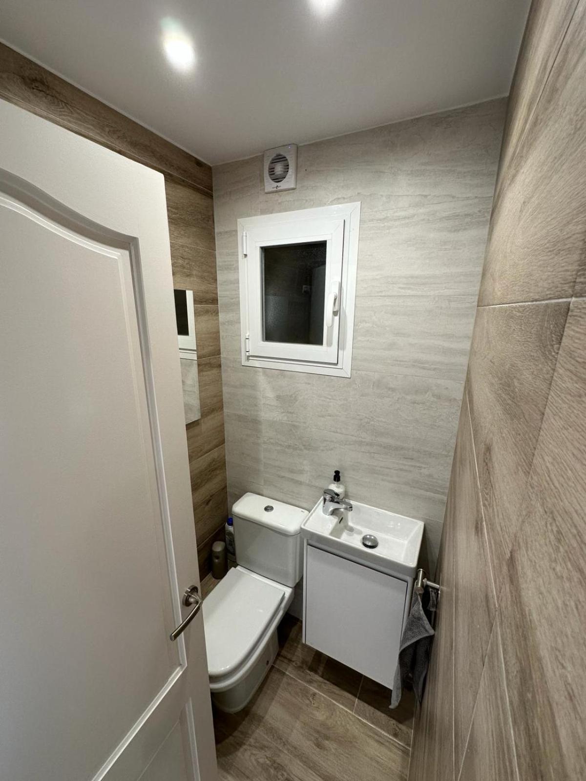 Waterfront 3 Bed Apartment, 90m From The Apartment *