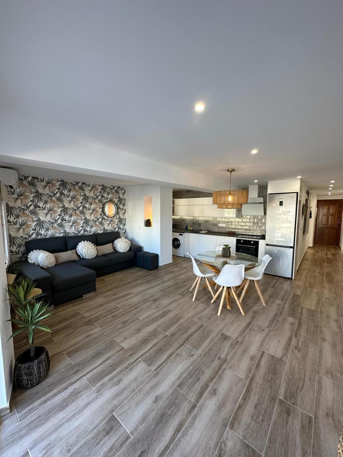 Apartamento Waterfront 3 Bed Apartment, 90m From The *