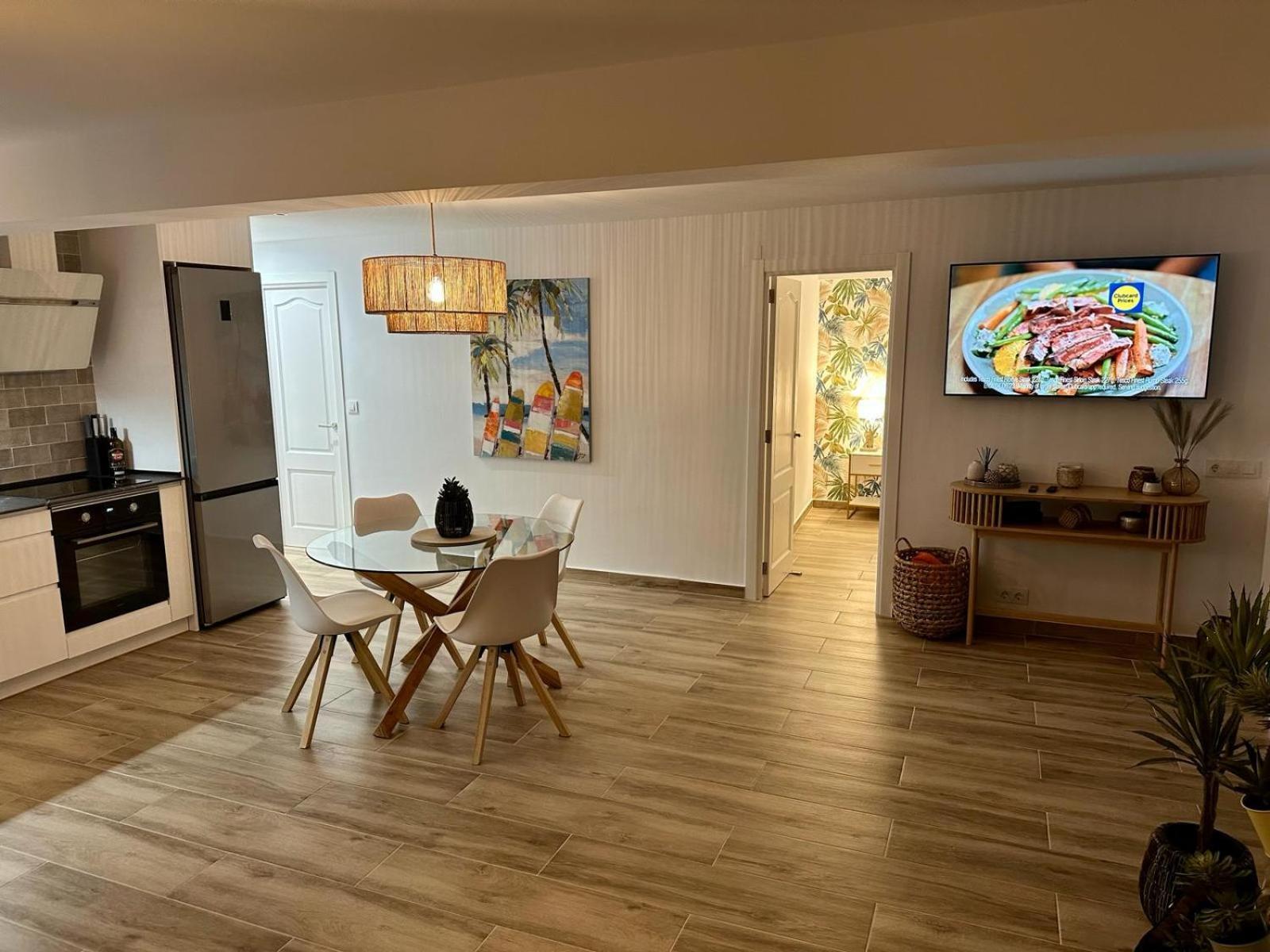 Waterfront 3 Bed Apartment, 90m From The Apartamento *