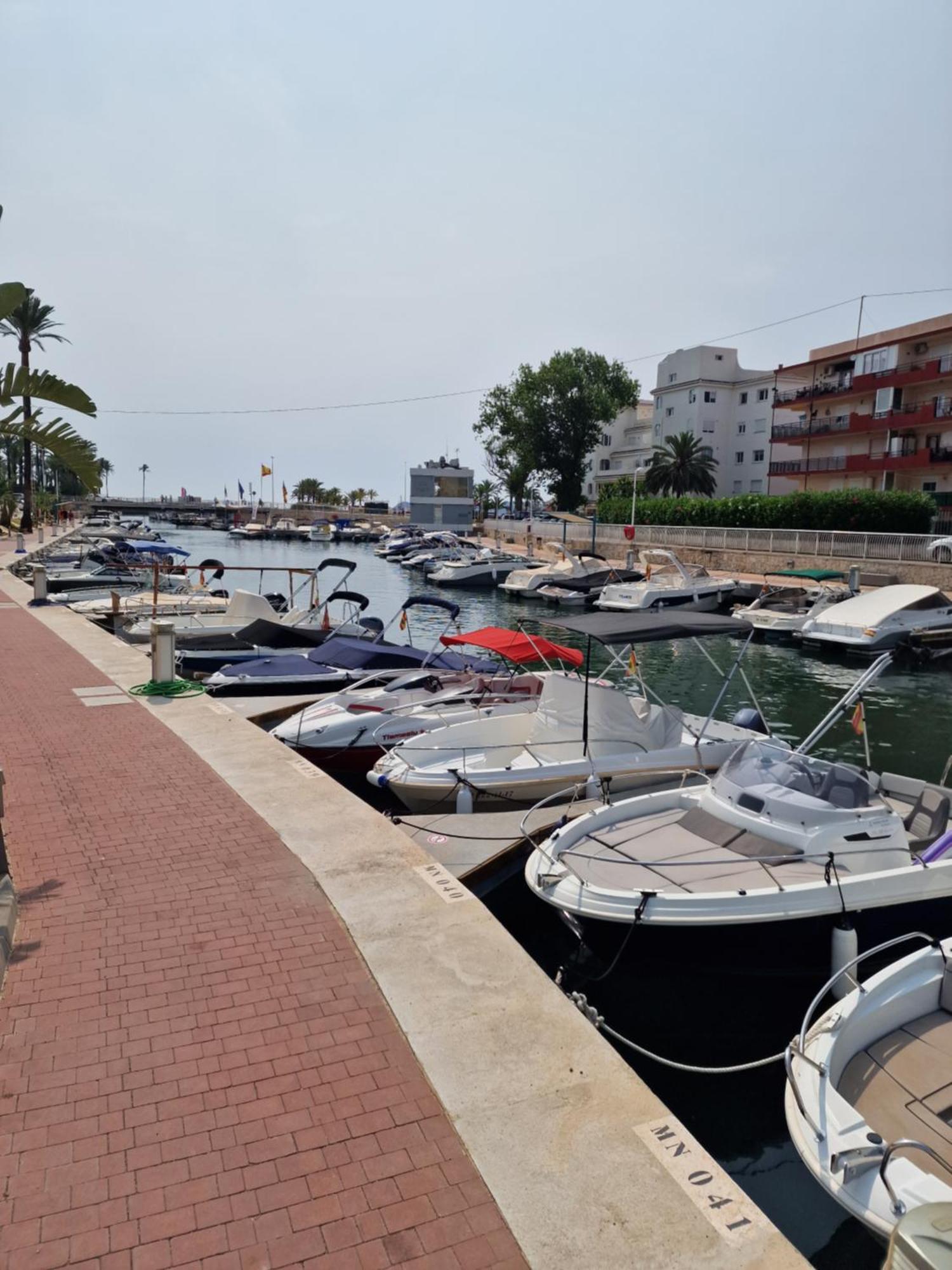 Waterfront 3 Bed Apartment, 90m From The Apartamento *
